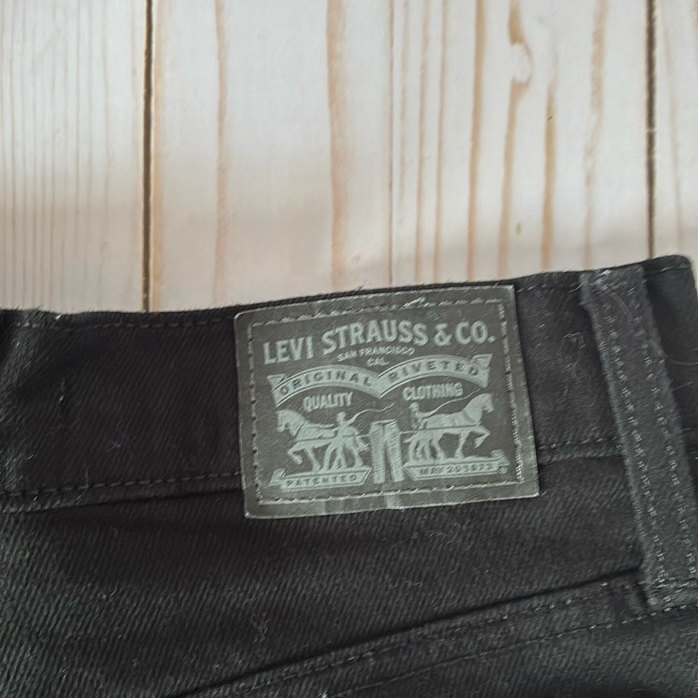 Levi's Mid-Length Cuffed Denim Jean Shorts Black Sz 26 Women’s - Picture 5 of 6